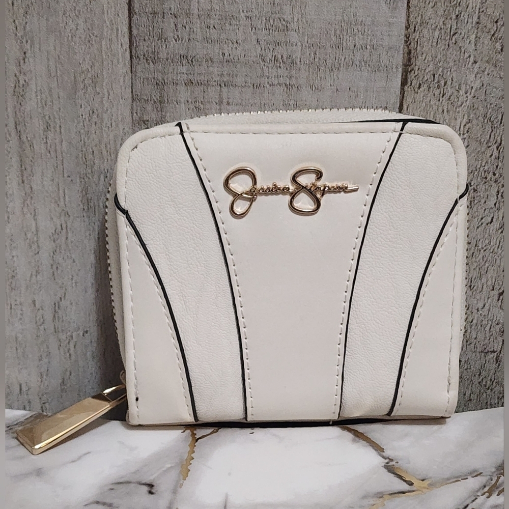🌷NWOT Jessica Simpson Adalee Small Zip Around White Wallet🌷